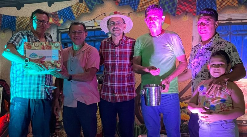 Nada melhor do que estar entre amigos nos festejos juninos
