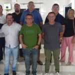 Foi realizada no final da tarde de ontem, dia 18/12, uma reunião envolvendo os diretores do Sindágua/RN da capital e do interior do Estado, bem como o assessor jurídico do sindicato, Jair Olímpico, no auditório da sede desta entidade sindical. A pauta foi o debate envolvendo a Parceria Público Privada - PPP, a possível privatização da Caern e o Projeto de Lei que tramita na Assembleia Legislativa. Discorreram sobre os temas como convidados do Sindágua/RN o Superintendente Regional do Trabalho e Emprego no Rio Grande do Norte (SRTE/RN), Cláudio Gabriel de Macedo Júnior, e o representante dos trabalhadores no Conselho de Administração da Caern, Francisco Rogério Pereira de Oliveira. Foi um momento muito elucidativo sobre as demandas da categoria que vai nortear as atividades sindicais para 2026.