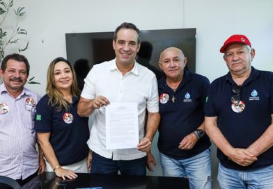 Cadu assina Carta Compromisso pela CAERN
